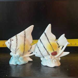 Delicate Fish Shaker Set